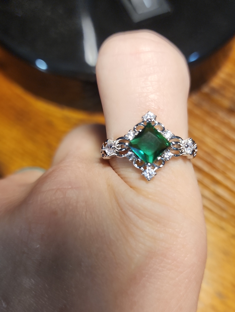 1pc Fashion Green Gemstone With Rhinestones Cubic Zirconia On Silver Ring,